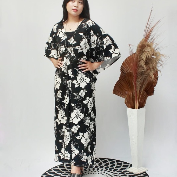 0112/ Black Hibiscus Flower pattern Kaftan - Picture 2 of 10